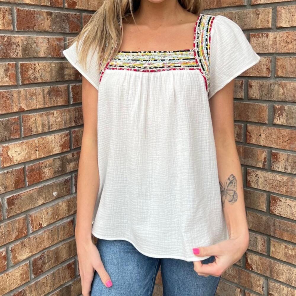 NWT See and Be Seen Women's Multicolor Floral Piping Boho Gauze Top Size M White